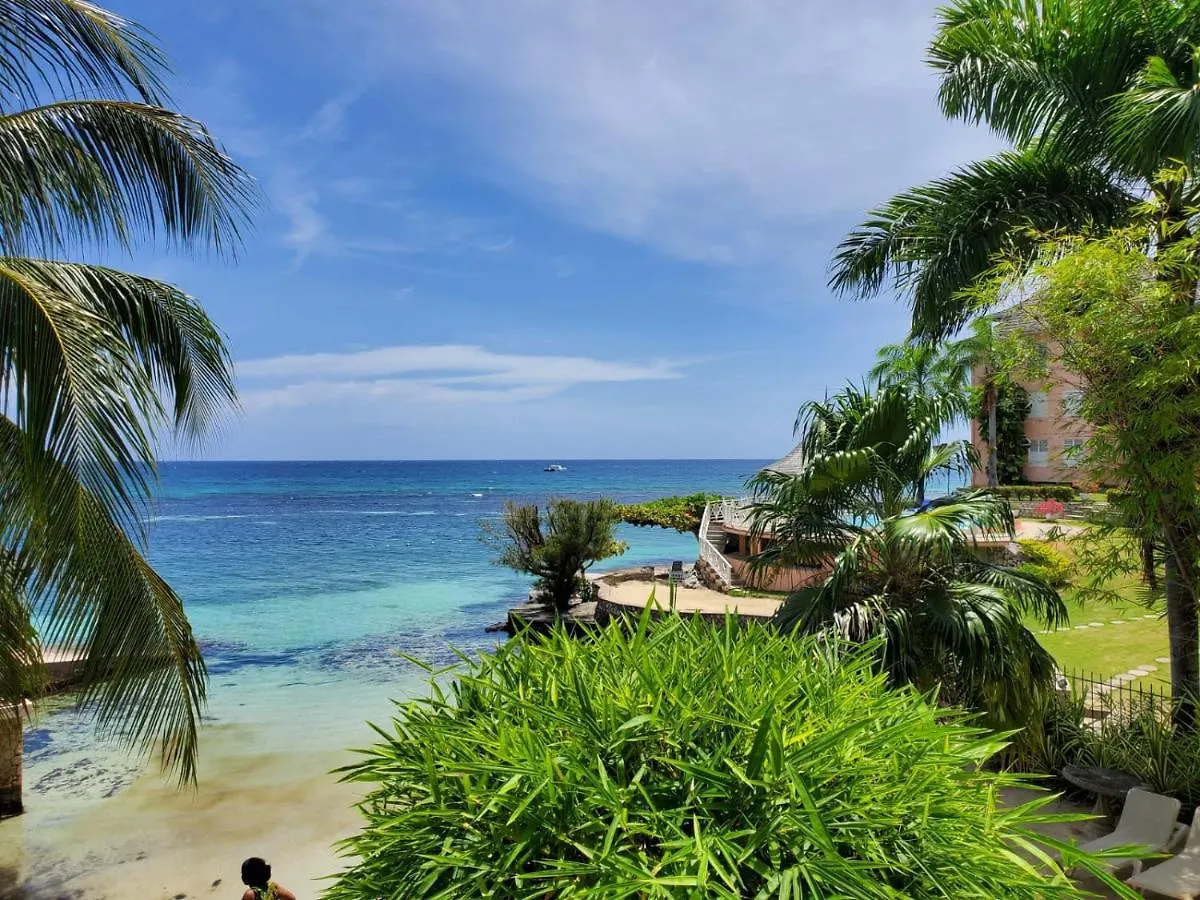 Aparthotel Crystal Cove Oceanfront/ 2 Bedroom Condo Ocho Rios Jamaica